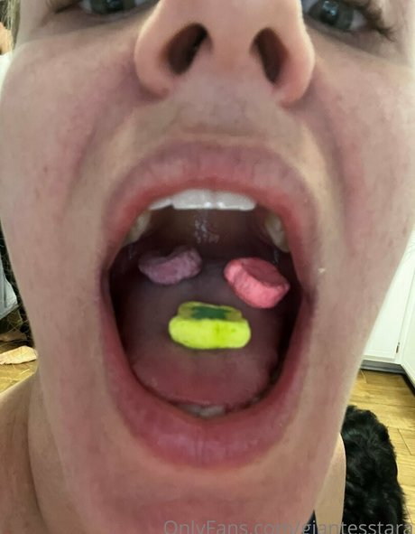 giantesstara pretty model pics