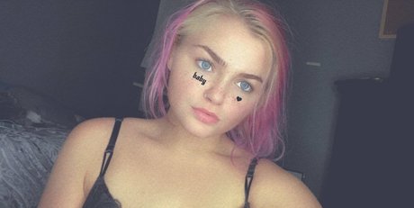 tatteddel nudes model pic