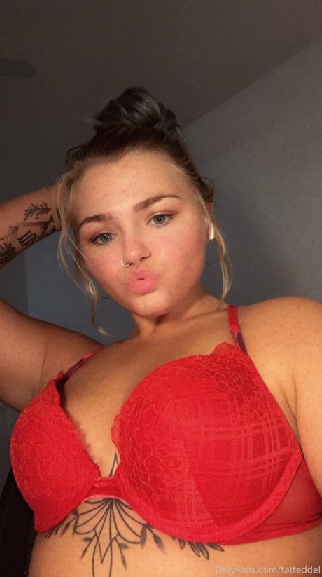 lesbian kissing onlyfans sexy picture