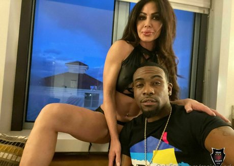 majorwork high quality model image