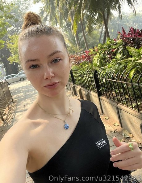 whitewee star porn photos