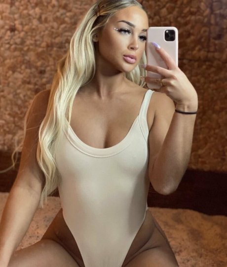 bethanyburke nude star photo