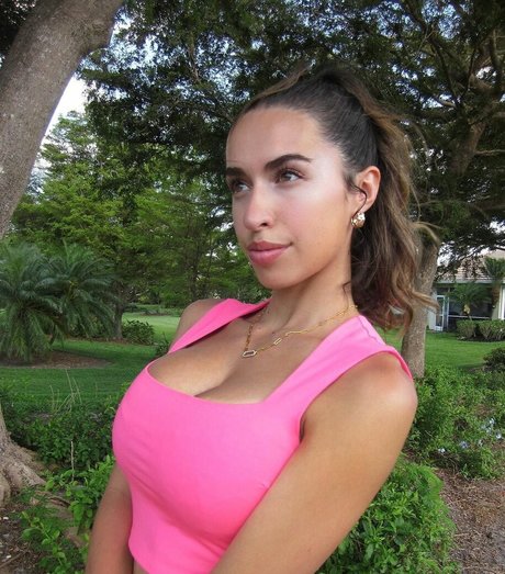 Jasmin Glover model pics