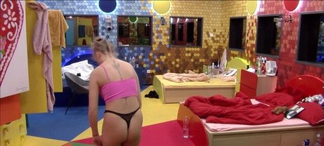 Valo Vilag hot model img