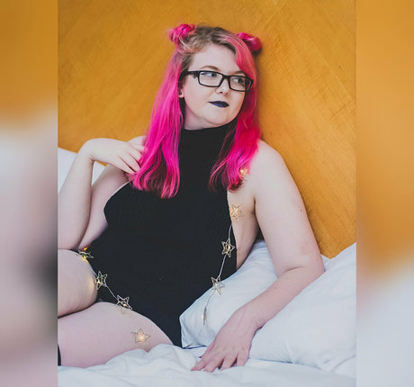 emopink69 model art picture