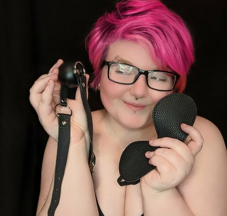 emopink69 xxx actress pic