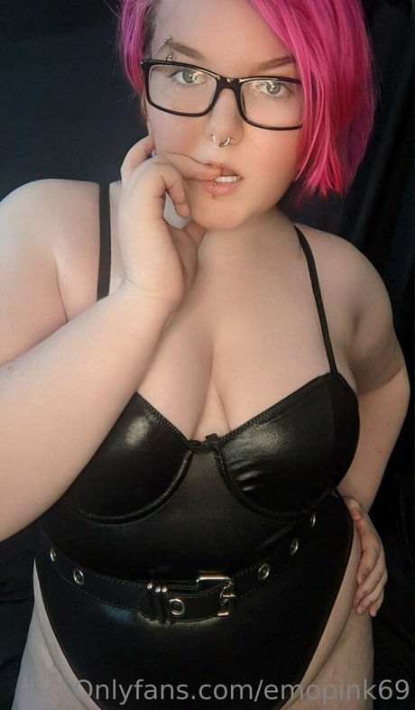 emopink69 xxx actress photos