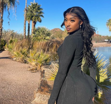 ItsTavvi xxx model images