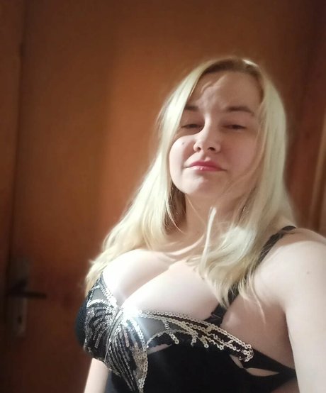 Dejana Savi art star image