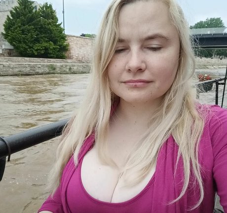 Dejana Savi top actress pictures