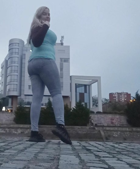 Dejana Savi star free pics