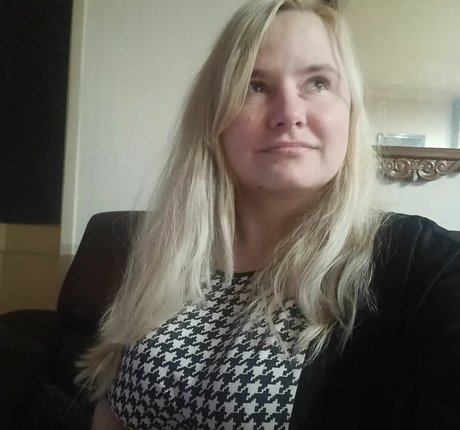 Dejana Savi pornstar nude photo