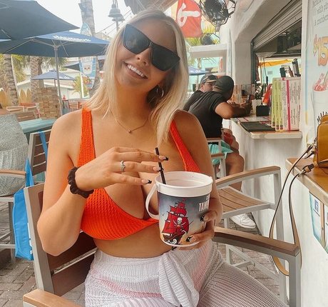 Lydia N pornographic model pic