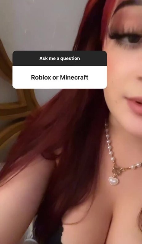 Angie D naked model picture