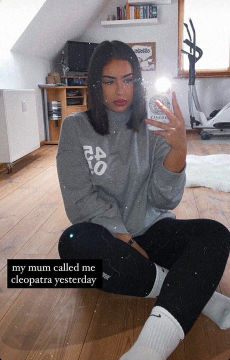 Fiona Schramm naked actress pic