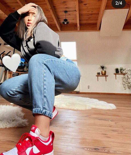 Fiona Schramm erotic actress galleries