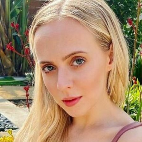 Madilyn Bailey top pornstar img