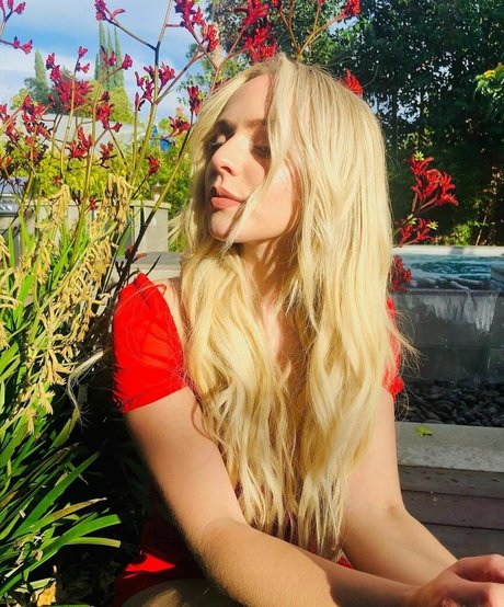 Madilyn Bailey pornstar top img