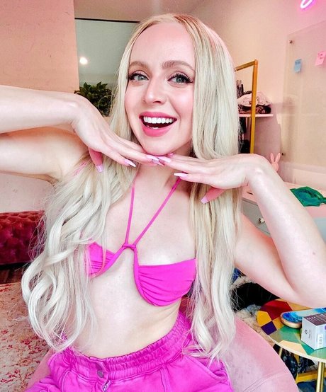 Madilyn Bailey model hd photo