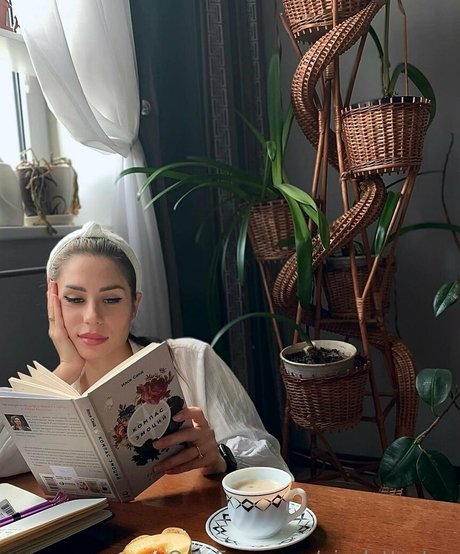 Nicoletta top beautiful model pic