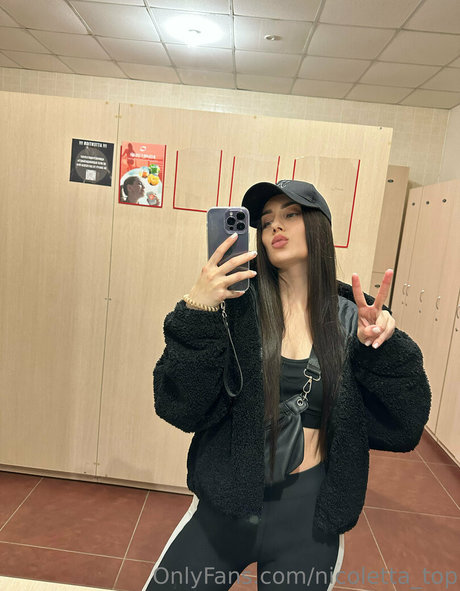 Nicoletta top model nudes pic