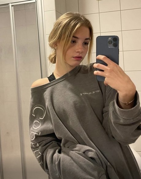 fab ienne0805 star sex photos