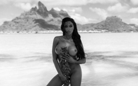 Elizabeth Chevalier hot actress img