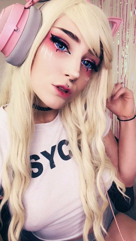 emeryfennecfree nudes actress gallery