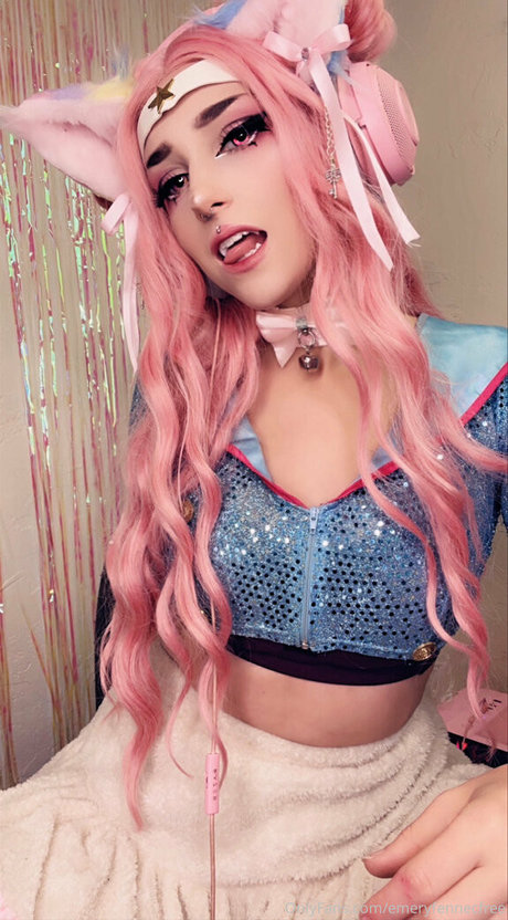 emeryfennecfree star pic