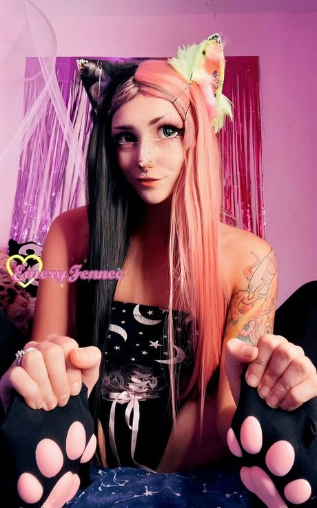 emeryfennecfree star nude image