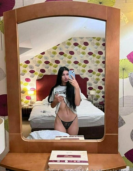 babylolafree exclusive model pictures