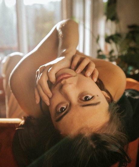 Amber Midthunder naked model archive