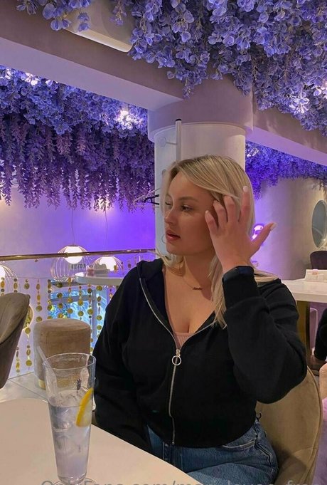 fluffy bun actress picture