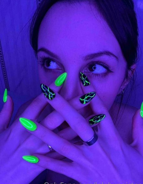 lovelylollyhehe model beautiful picture