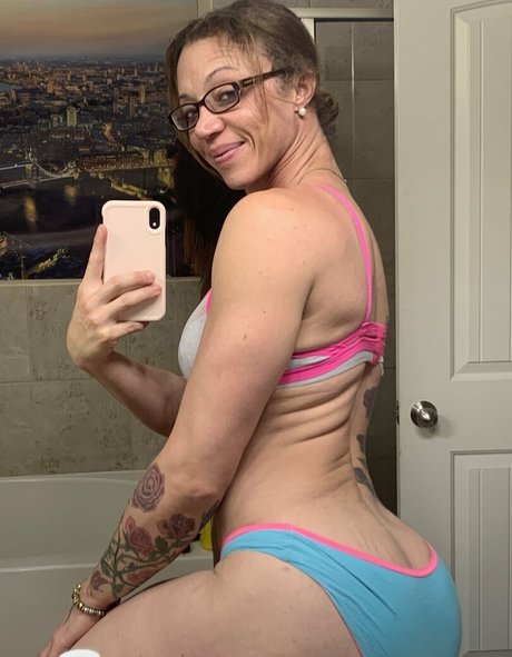 fiercelyfitrose model hd photos