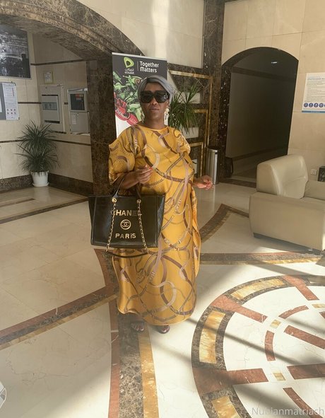 madam___caramel model art photos