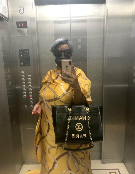 madam___caramel model hd photo