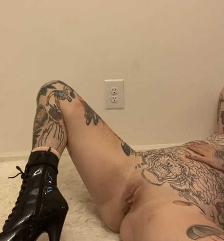 quad awful nice model pictures