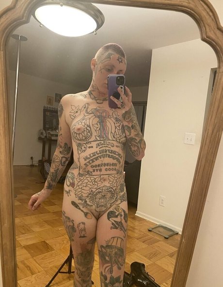 quad awful naked model photos