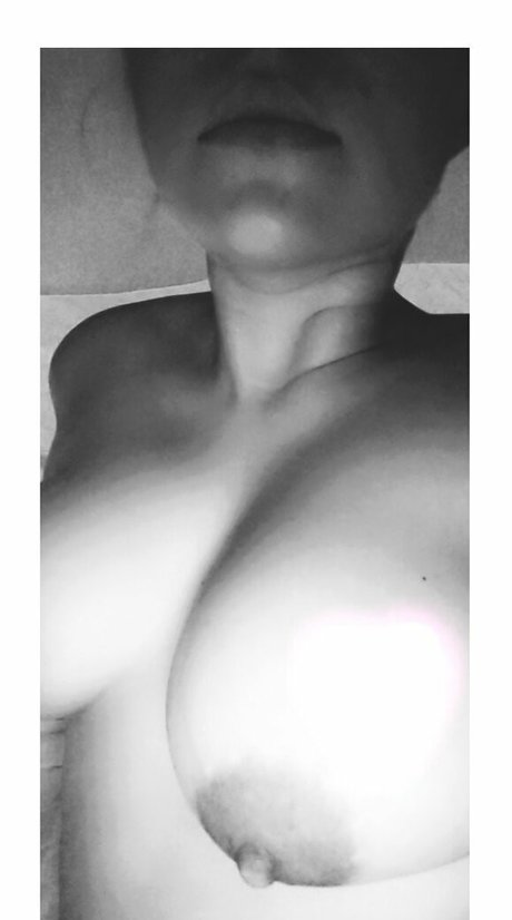 everything bunnyyy model top image