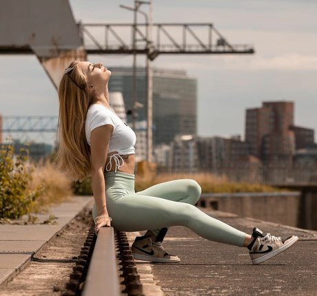 xh elen ax3 model xxx photo