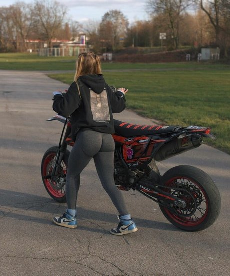 xh elen ax3 erotic pornstar image