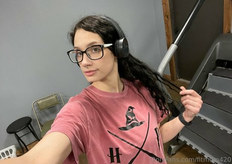 fitmom420 naked star pic