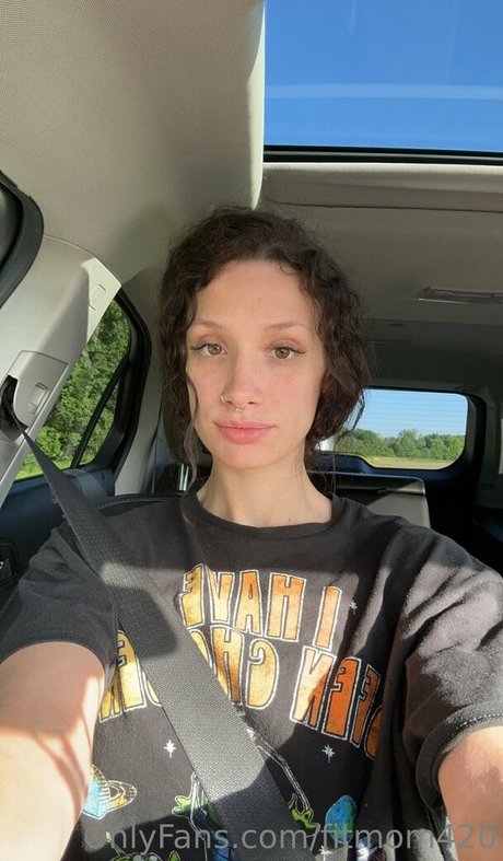 fitmom420 naked model pic