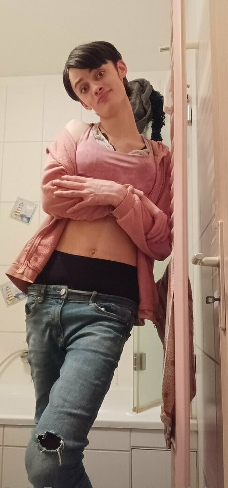 alicialiniquinn art model archive