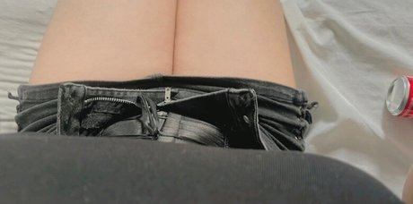 Slythye pornstar nude img