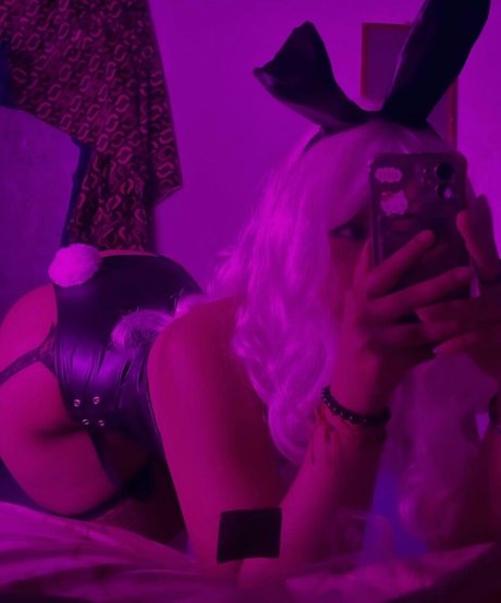 Slythye naked pornstar pic