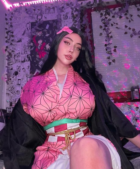 Eilse Deinsee star sexy pictures