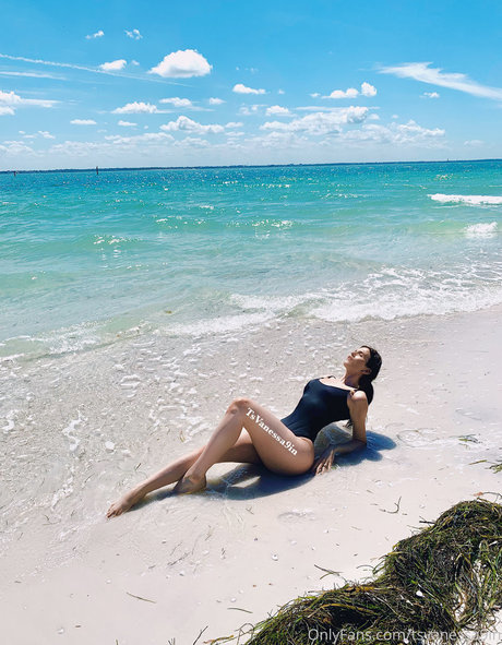 TS Vanessa9in erotic pornstar pic