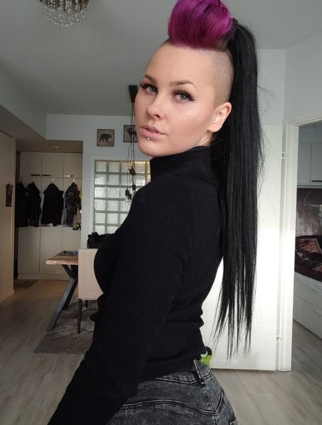 VMissyB exclusive model pics